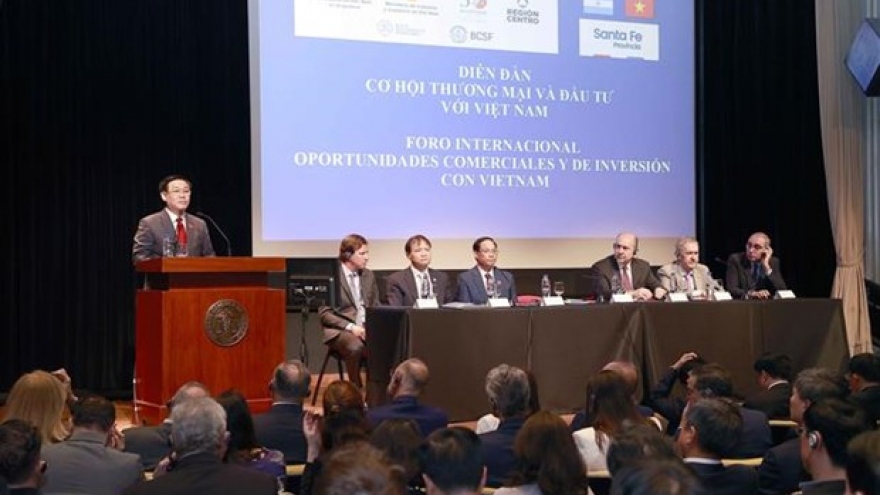 Top legislator attends Vietnam-Argentina business conference